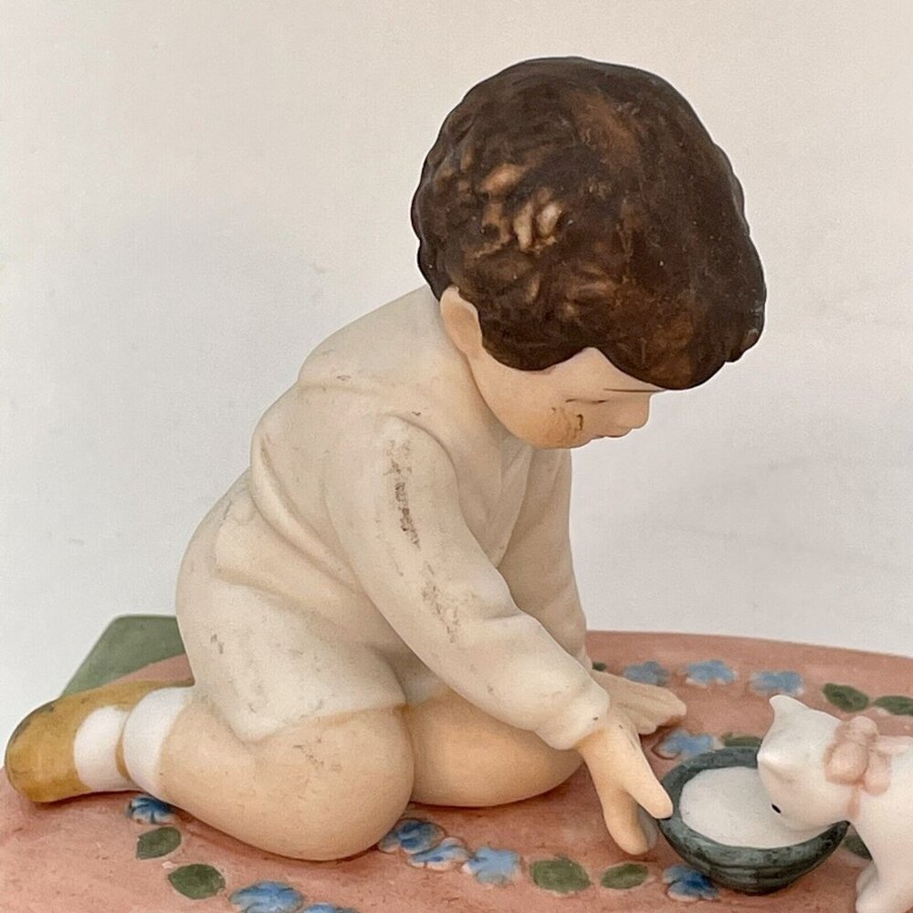 Vintage Porcelain Figurine Boy Feeding Cat Bessie Pease Gutmann 1985 Taiwan - Picture 2 of 12
